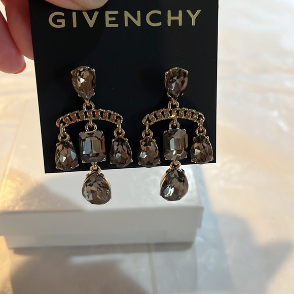 NEW Givenchy
Crystal Small Chandelier Earrings In Greige - Picture 3 of 7